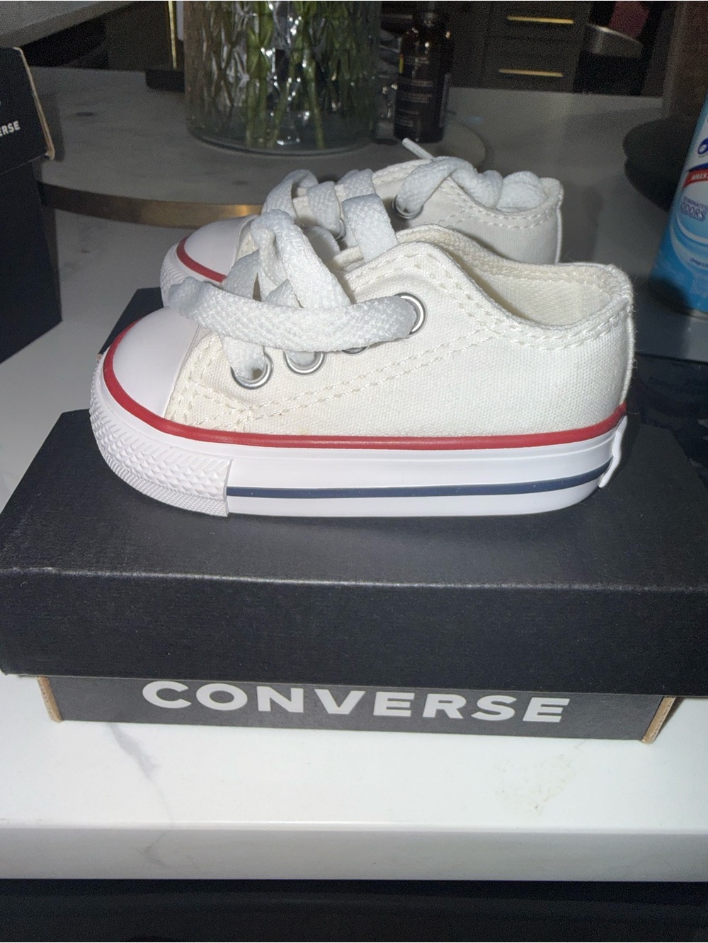 Converse Kids White Canvas Low-Top Sneakers with Red & Navy Trim size 2 infant